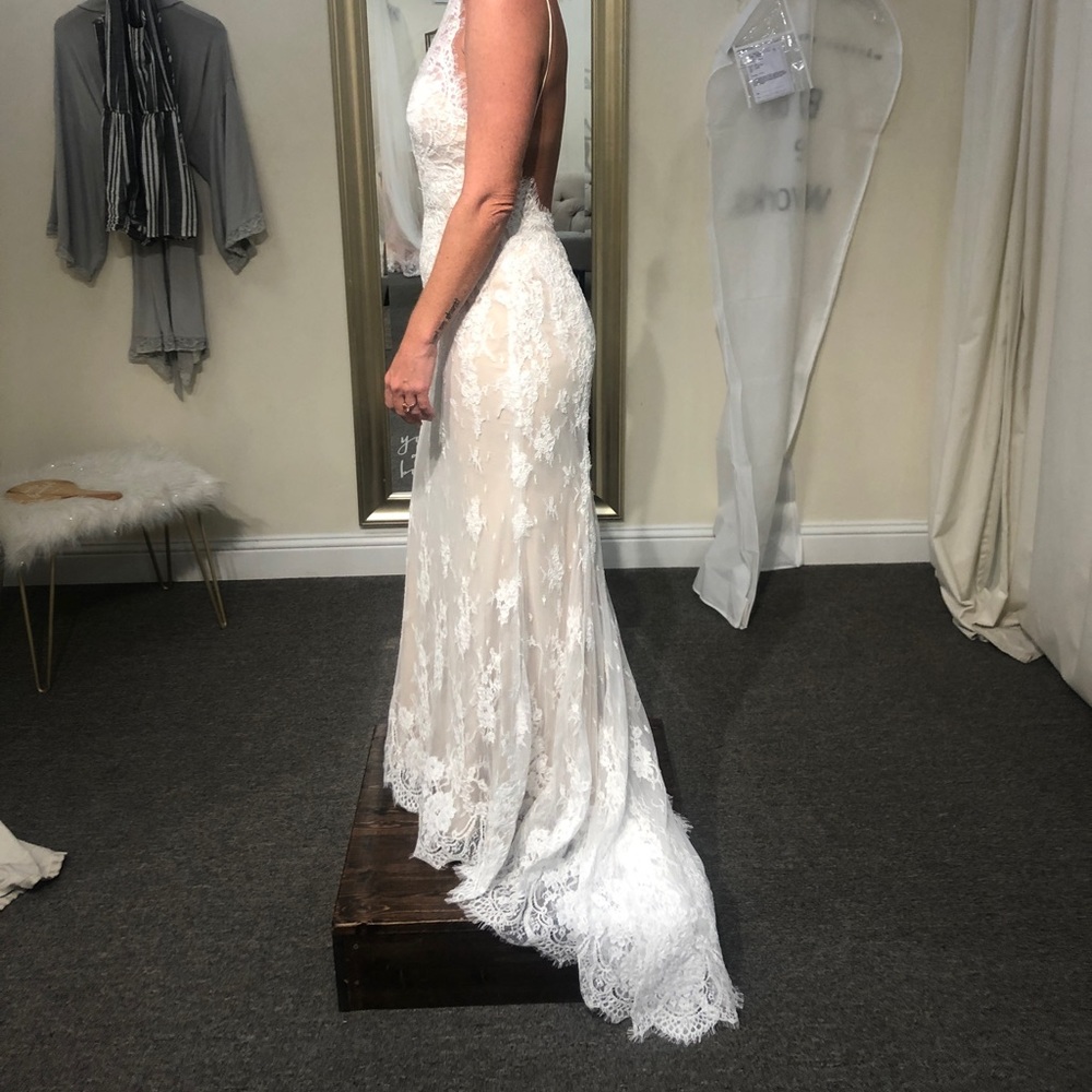 Never-Been-Worn Wedding Dress - Picture 3 of 11